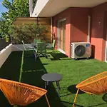 Tres Joli T2 46 M2, Terrasse 32 M2, Proche Remparts Avignon