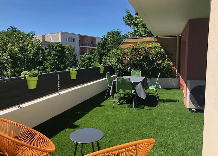 Tres Joli T2 46 M2, Terrasse 32 M2, Proche Remparts Avignon