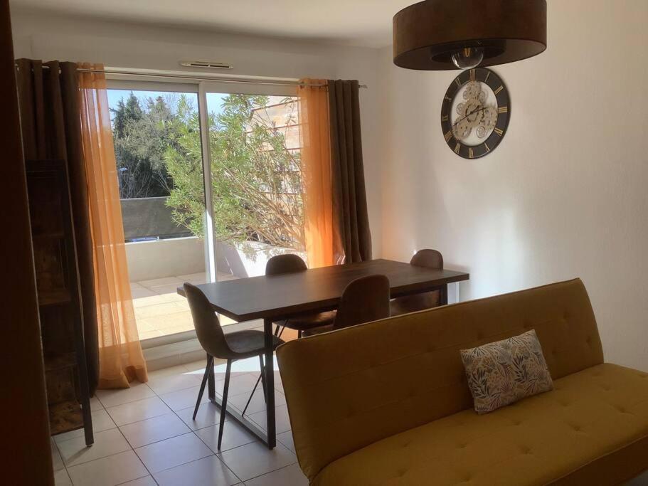 Appartement Tres Joli T2 46 M2, Terrasse 32 M2, Proche Remparts Avignon