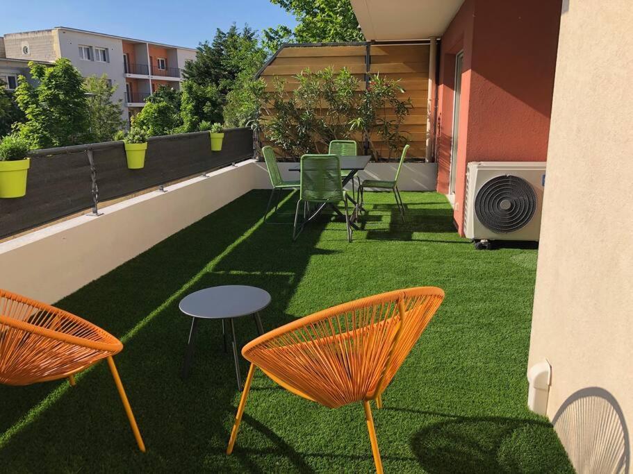 Tres Joli T2 46 M2, Terrasse 32 M2, Proche Remparts