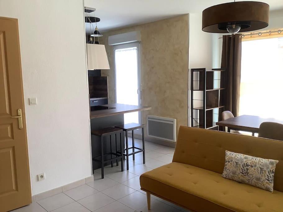 Tres Joli T2 46 M2, Terrasse 32 M2, Proche Remparts Appartement